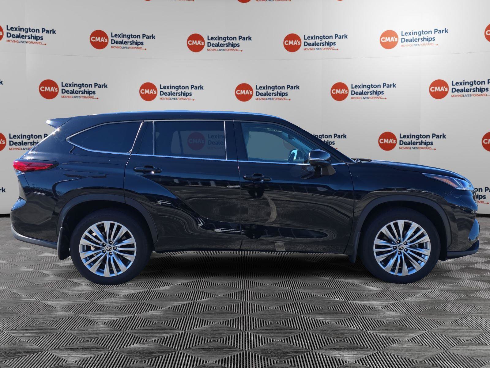 Used 2023 Toyota Highlander Platinum image 8