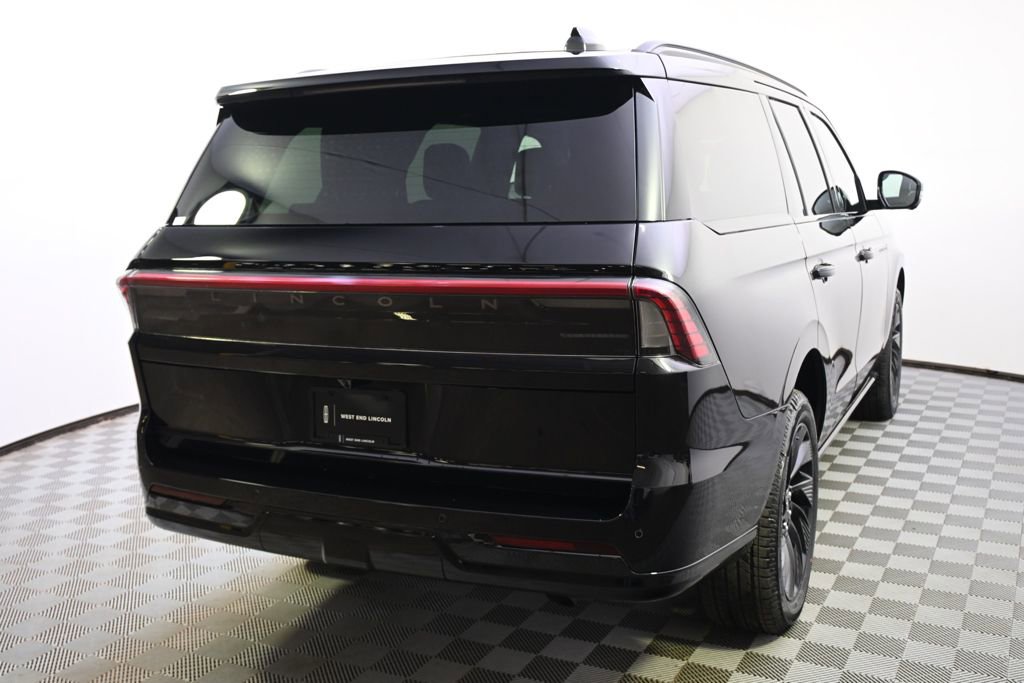 New 2026 Lincoln Navigator Reserve image 6