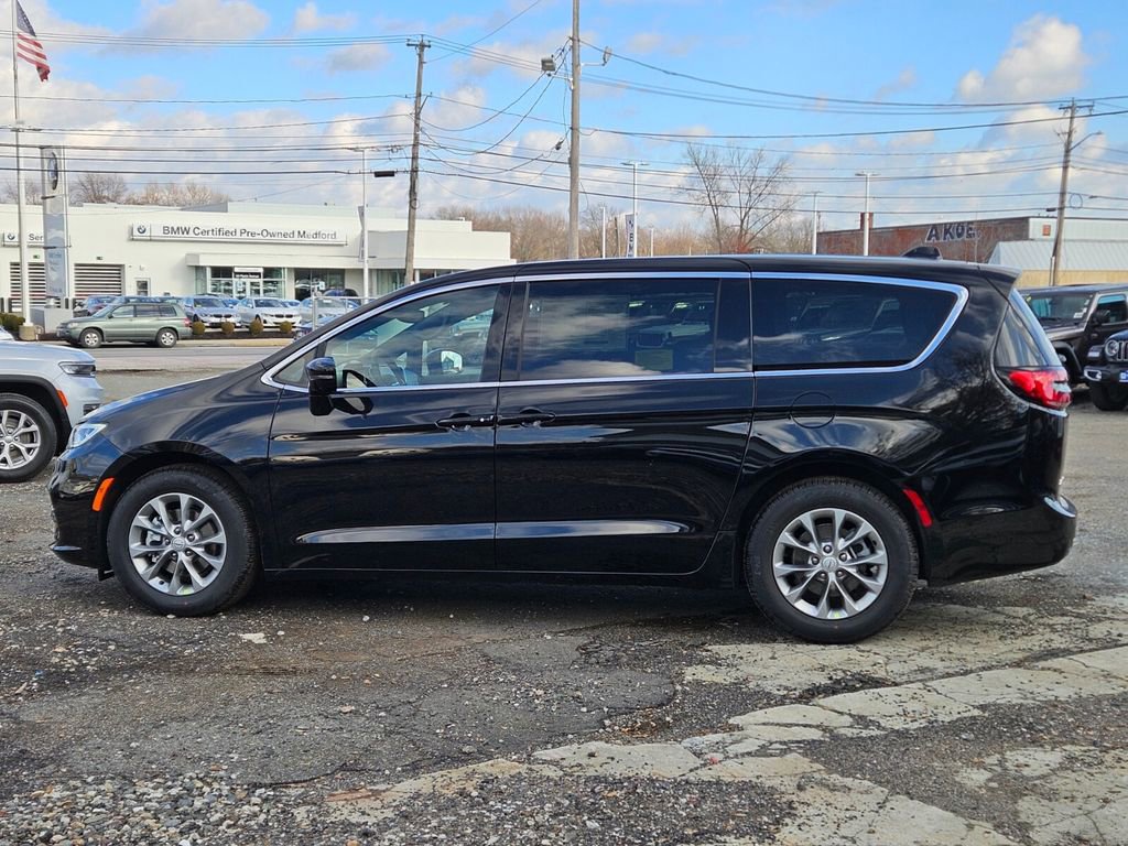 New 2026 Chrysler Pacifica Limited image 2