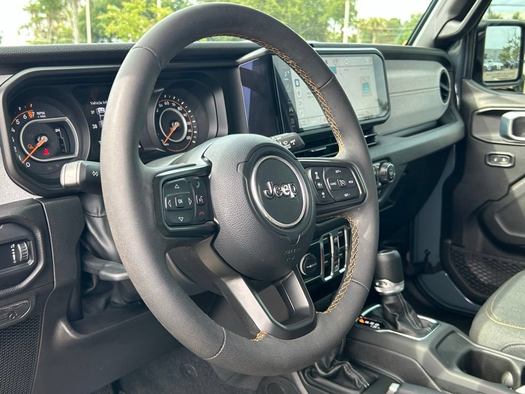 Used 2024 Jeep Gladiator Sport AWD/4WD image 17