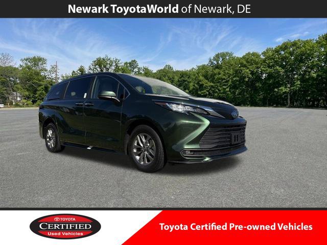 Used 2025 Toyota Sienna XLE FWD image 1