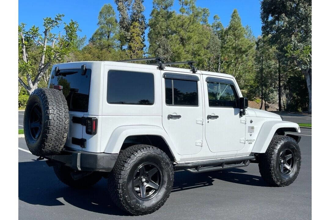 Used 2015 Jeep Wrangler Unlimited Sahara image 2