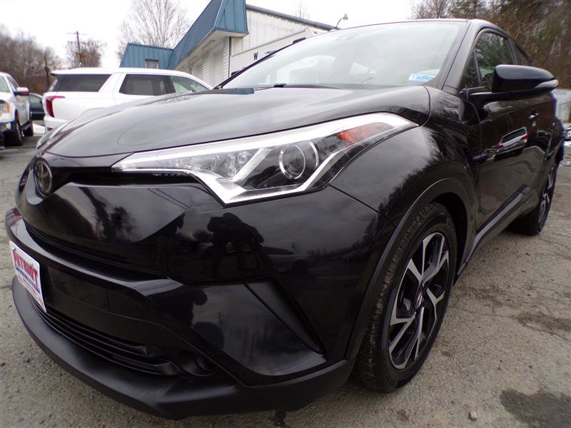 Used 2018 Toyota C-HR XLE image 3