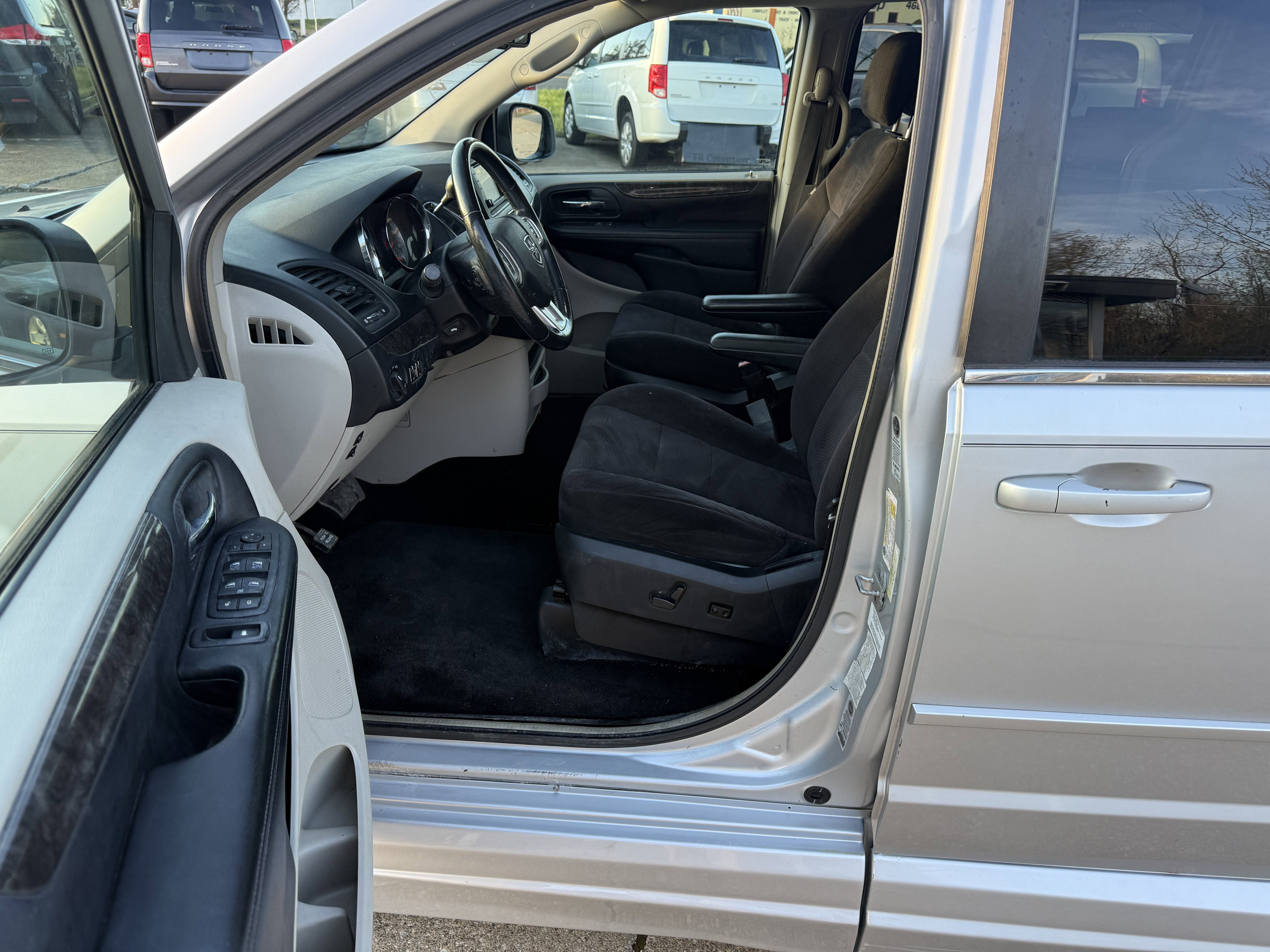 Used 2011 Dodge Grand Caravan Crew w/ Safety Sphere Group FWD image 11