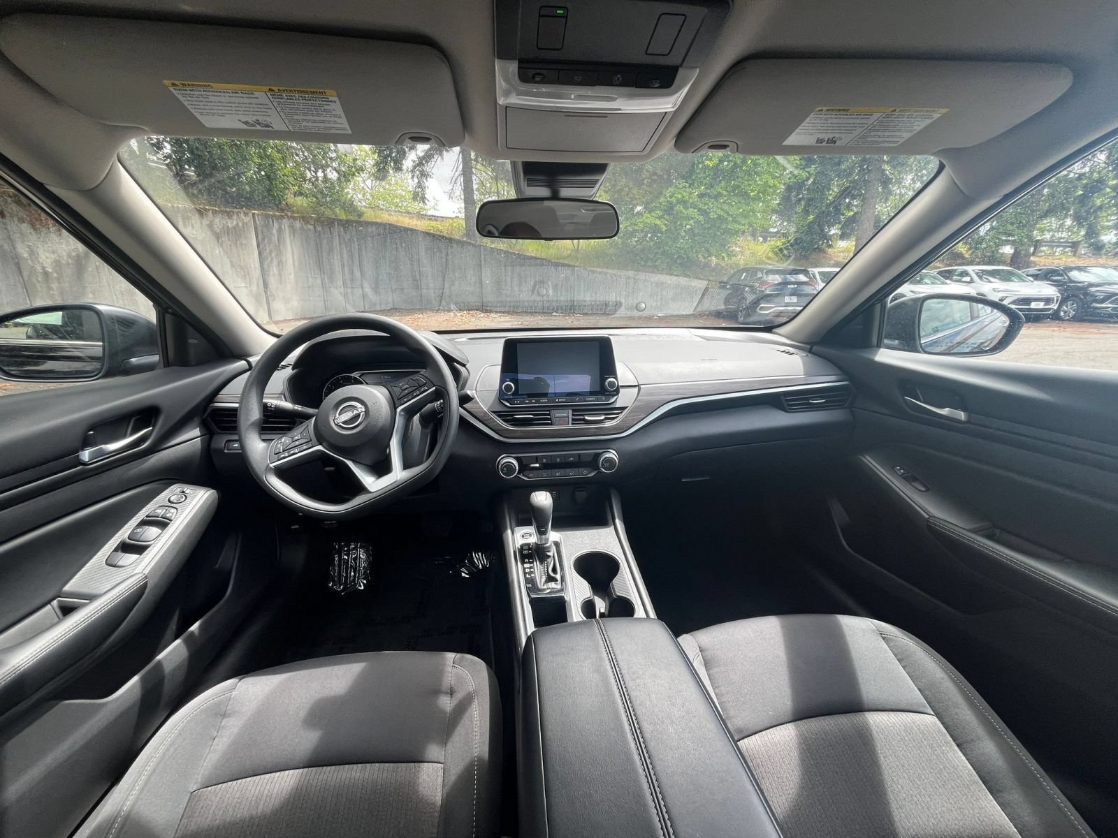 Used 2025 Nissan Altima 2.5 SV FWD image 29