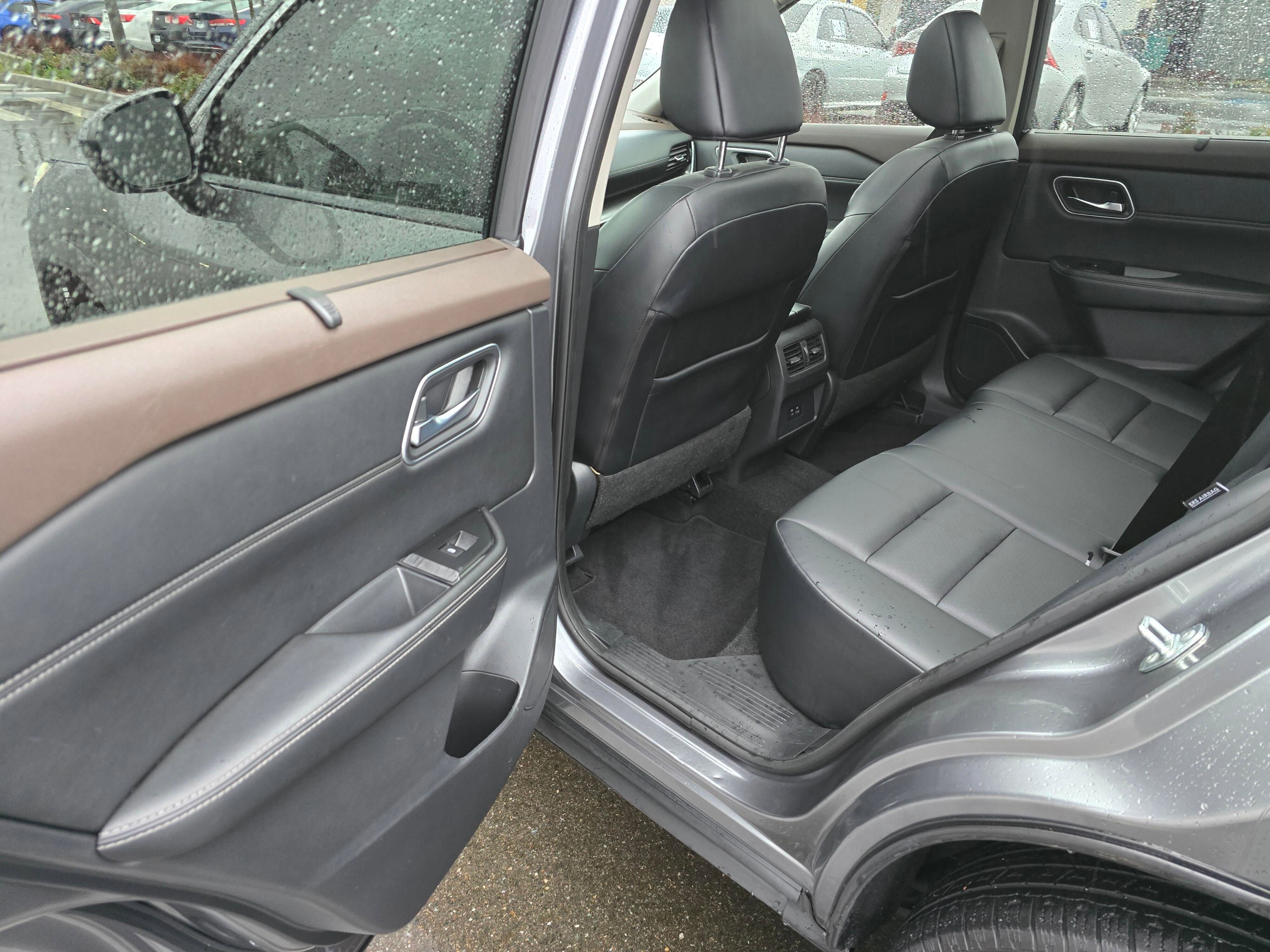 Used 2021 Nissan Rogue SV w/ Premium Package image 28