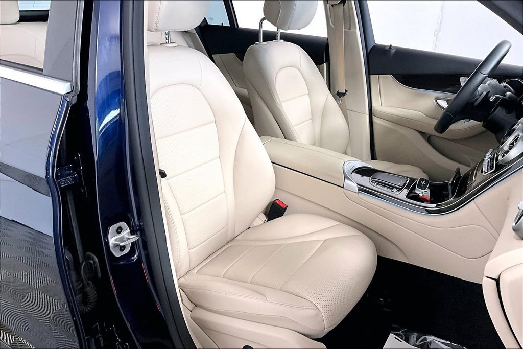 Used 2022 Mercedes-Benz GLC 300 w/ Premium Package Lite image 7