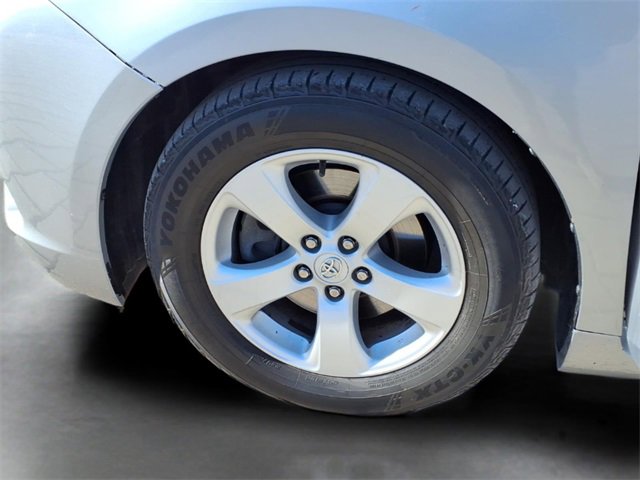 Used 2017 Toyota Sienna LE image 19