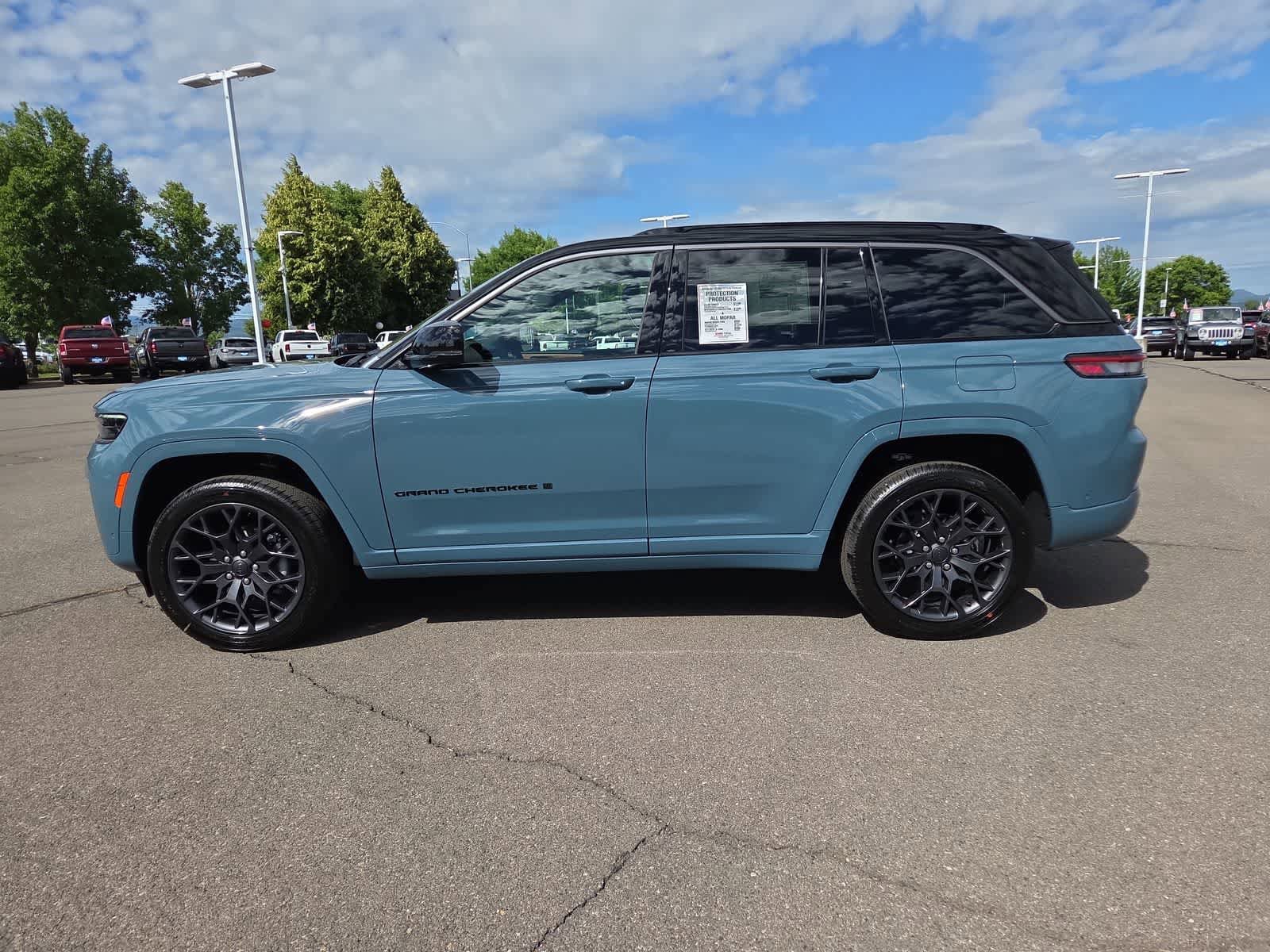 New 2026 Jeep Grand Cherokee Summit AWD/4WD image 11