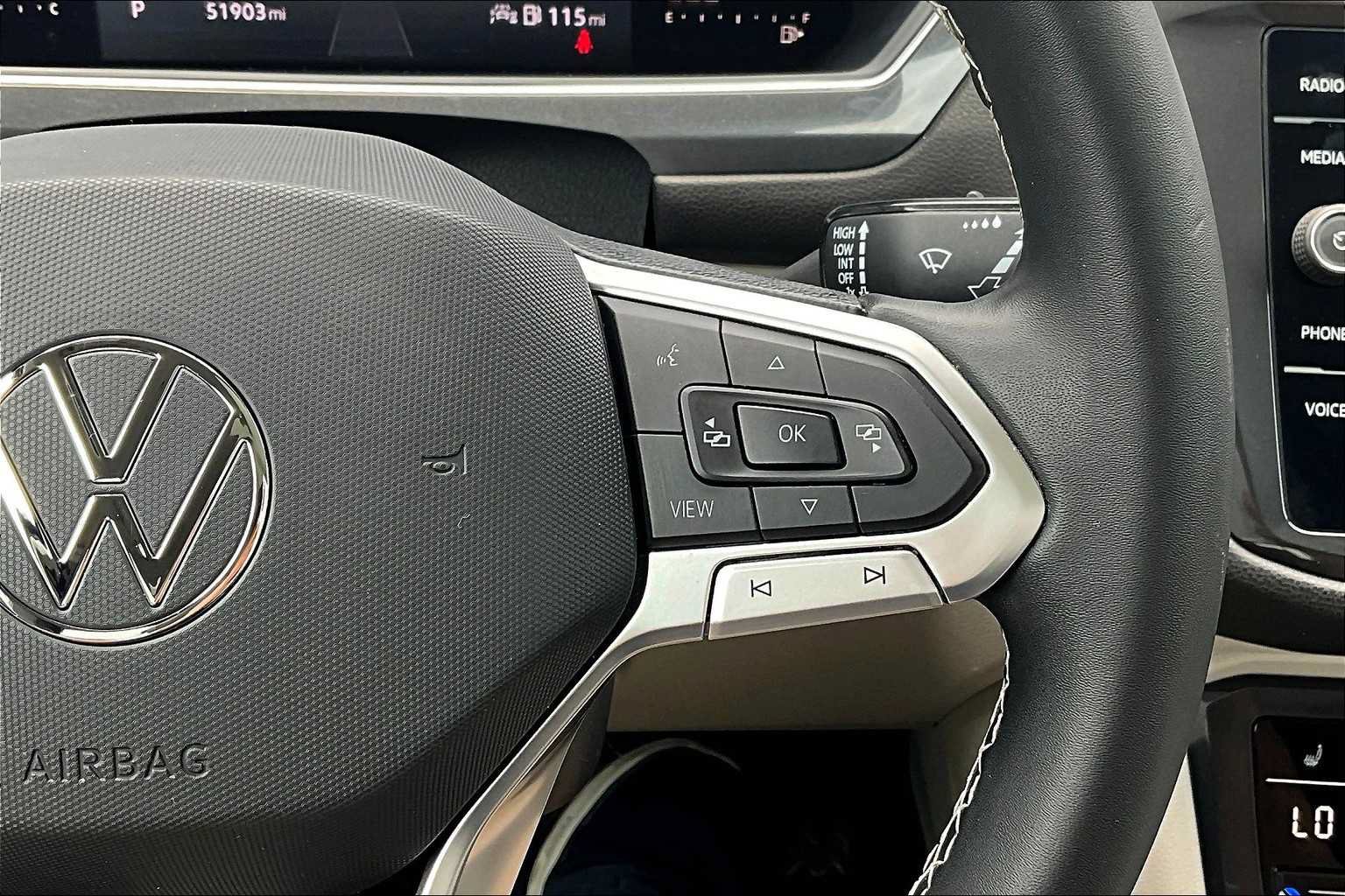 Used 2022 Volkswagen Tiguan SE AWD/4WD image 25