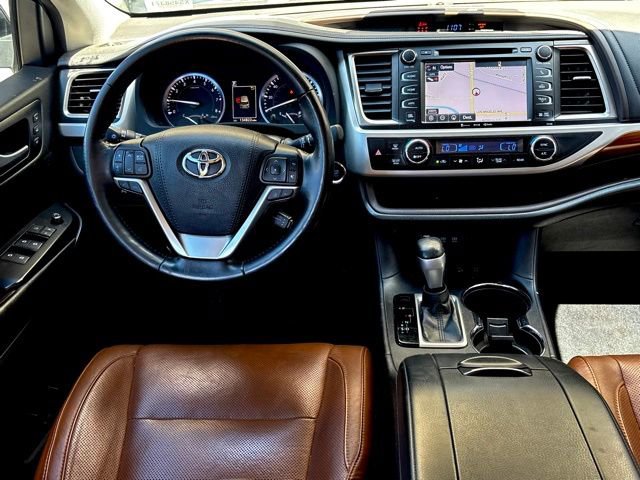 Used 2017 Toyota Highlander Limited Platinum w/ Carpet Mat Package image 15