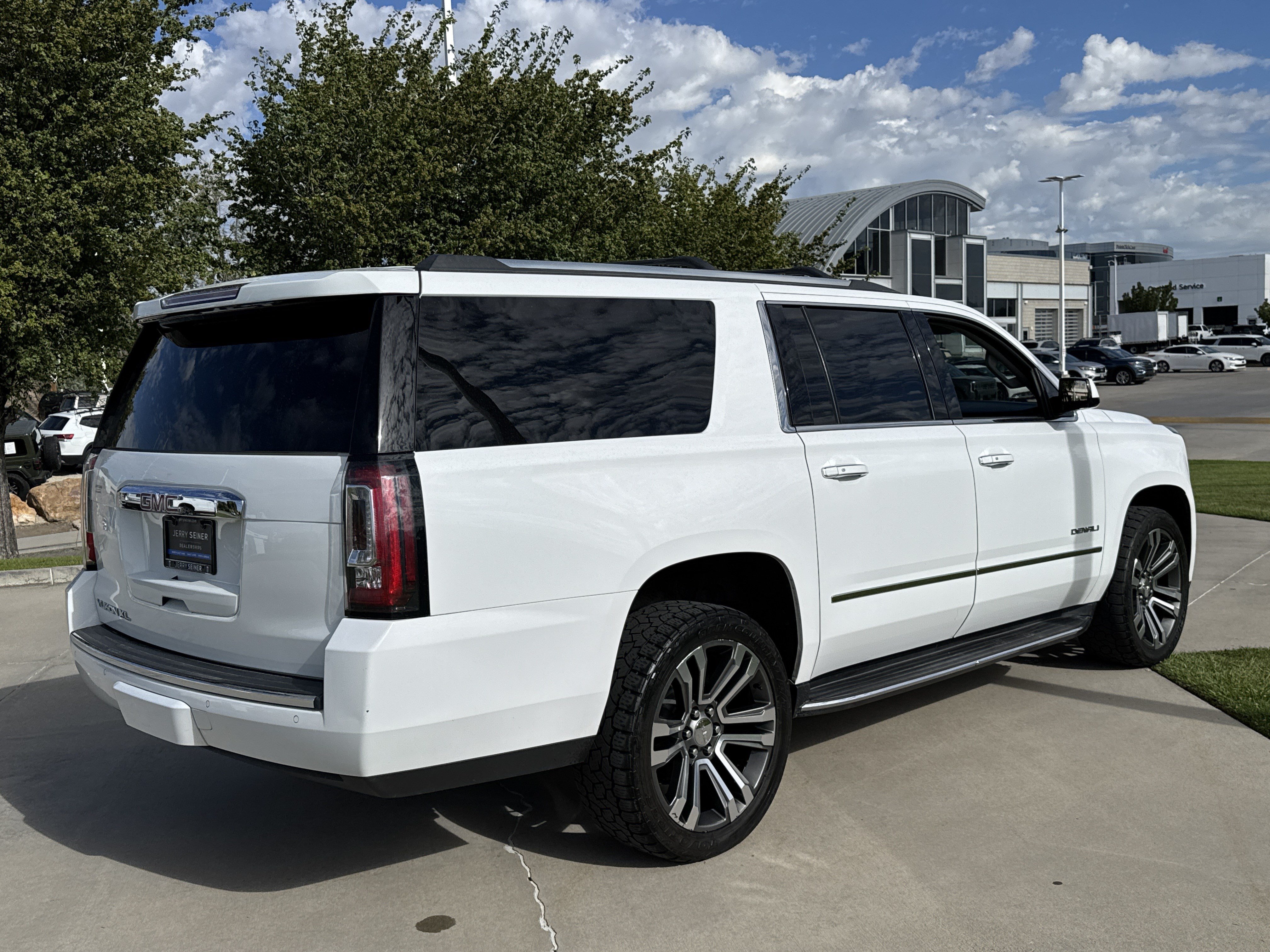 Used 2020 GMC Yukon XL Denali w/ Open Road Package AWD/4WD image 5