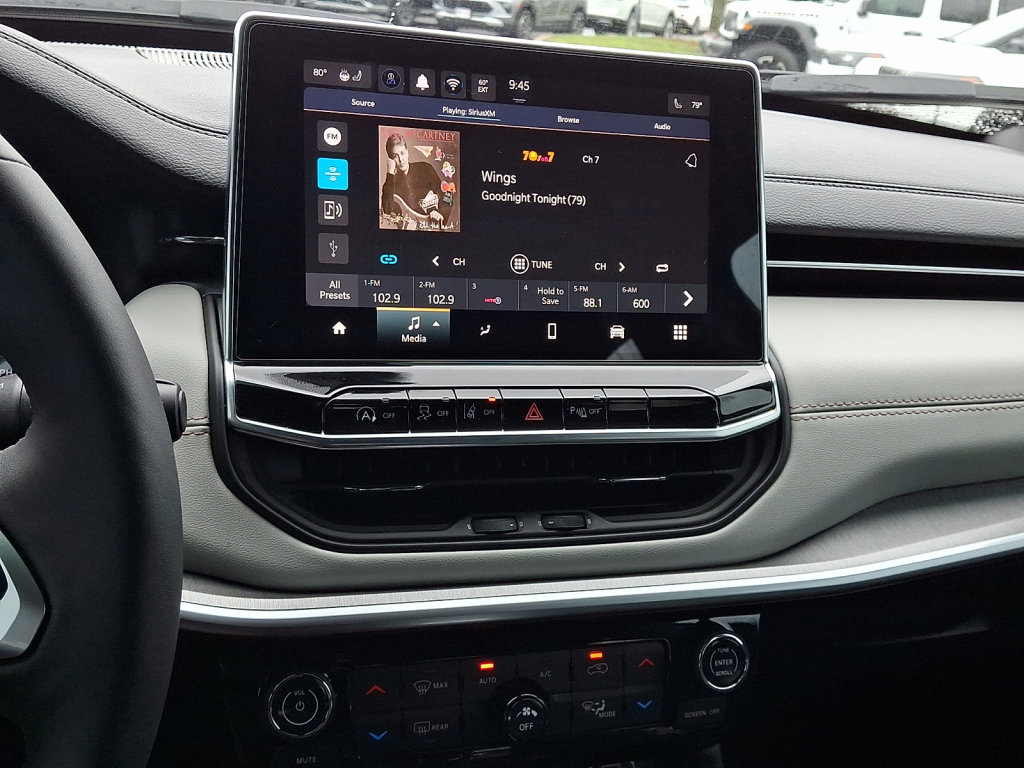 Used 2025 Jeep Compass Limited image 28