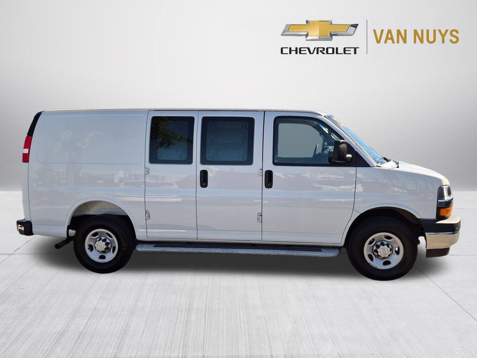 Used 2025 Chevrolet Express 2500 w/ Driver Convenience Package RWD image 4