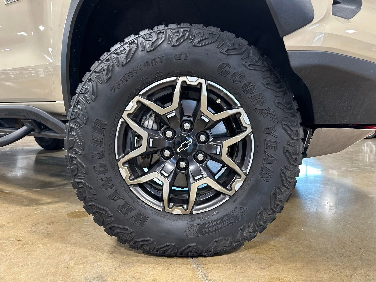 Used 2023 Chevrolet Colorado ZR2 w/ ZR2 Convenience Package III AWD/4WD image 9
