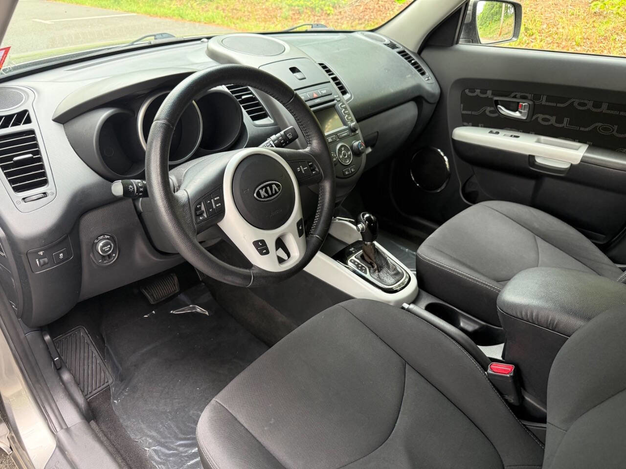 Used 2012 Kia Soul + w/ Audio Pkg FWD image 11