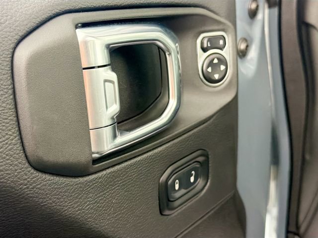 Used 2025 Jeep Wrangler Unlimited Sahara w/ Safety Group image 16