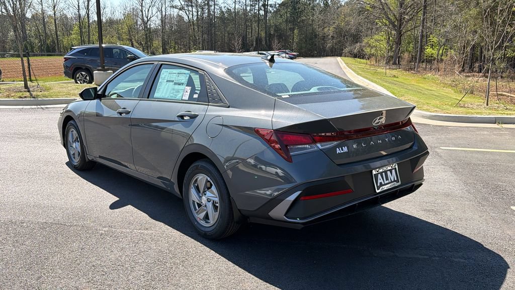 New 2026 Hyundai Elantra SE FWD image 8
