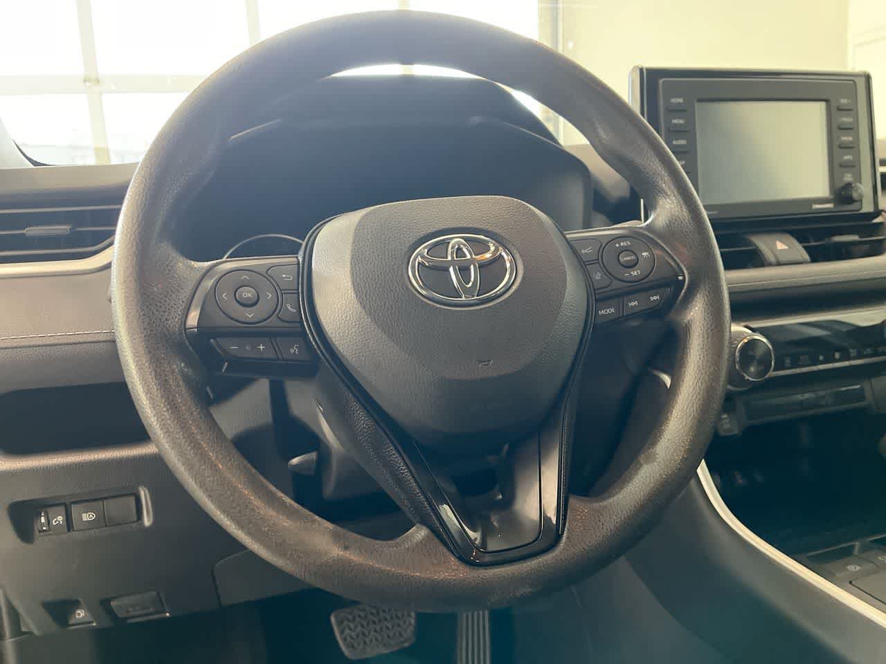 Certified 2021 Toyota RAV4 LE w/ Carpet Mat Package (TMS) AWD/4WD image 14