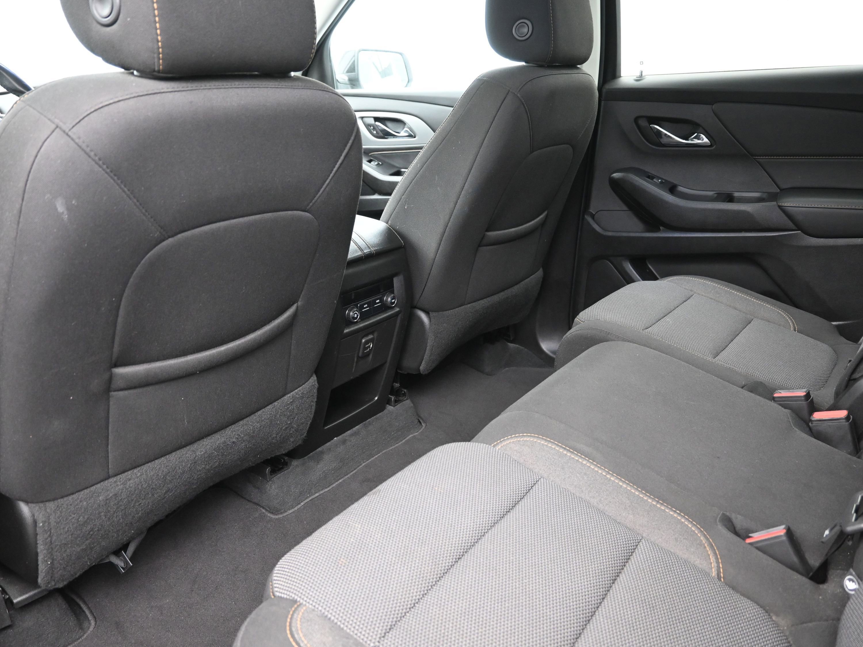 Used 2021 Chevrolet Traverse LT w/ LPO, Blackout Package image 21