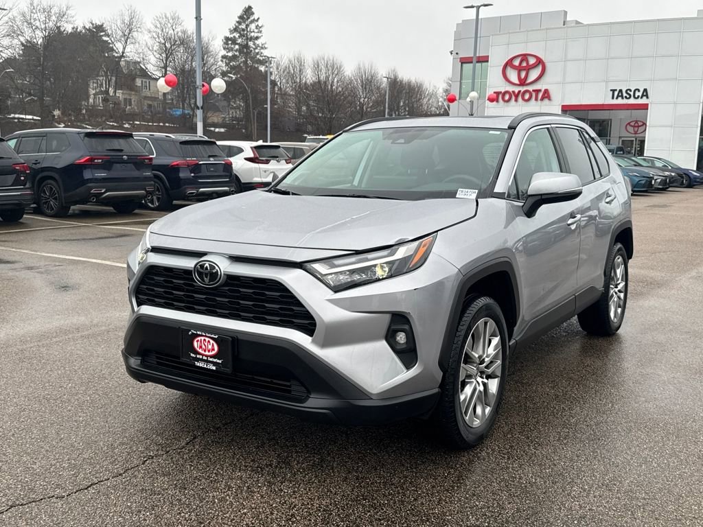 Used 2023 Toyota RAV4 XLE Premium image 3