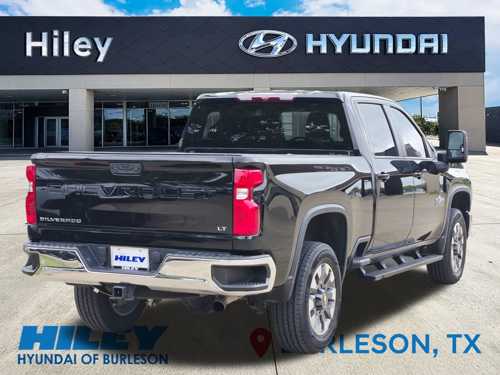 Used 2024 Chevrolet Silverado 2500 LT w/ Texas Edition AWD/4WD image 4