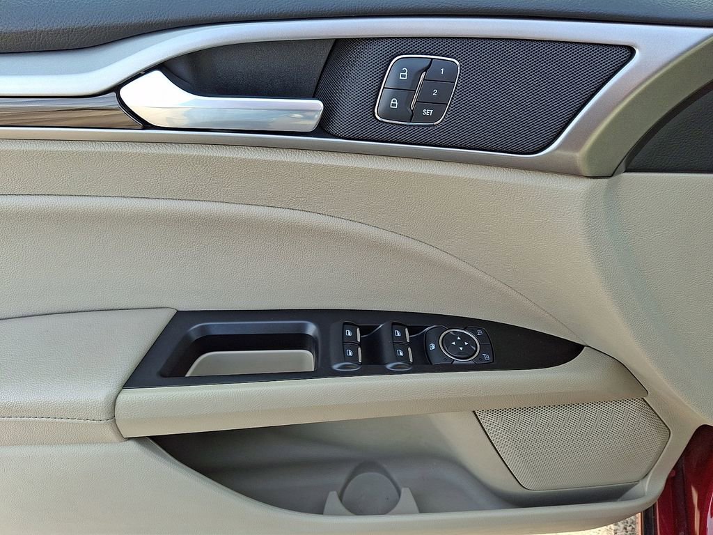 Certified 2017 Ford Fusion SE w/ Fusion SE Technology Package image 12