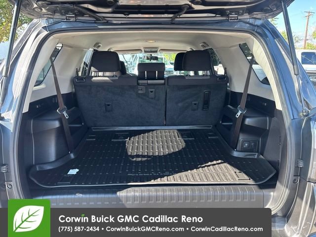 Used 2017 Toyota 4Runner SR5 AWD/4WD image 32
