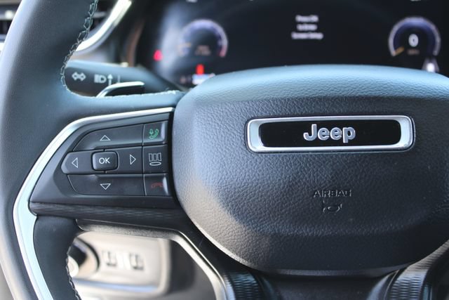 Used 2023 Jeep Grand Cherokee Altitude AWD/4WD image 18