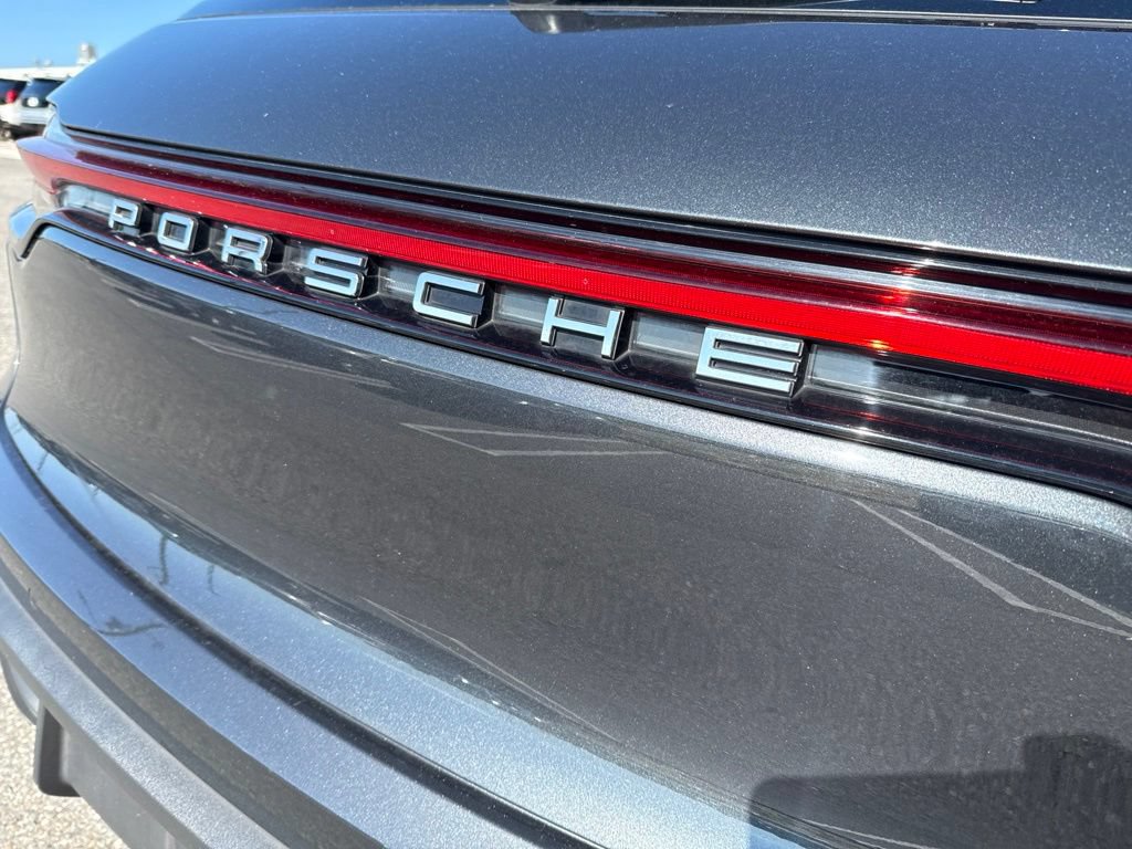 Used 2023 Porsche Macan Turbo AWD/4WD image 12