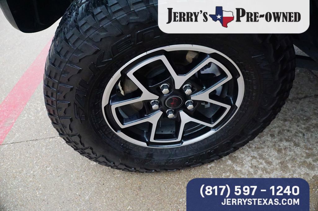 Used 2025 Jeep Gladiator Rubicon w/ Convenience Group AWD/4WD image 9