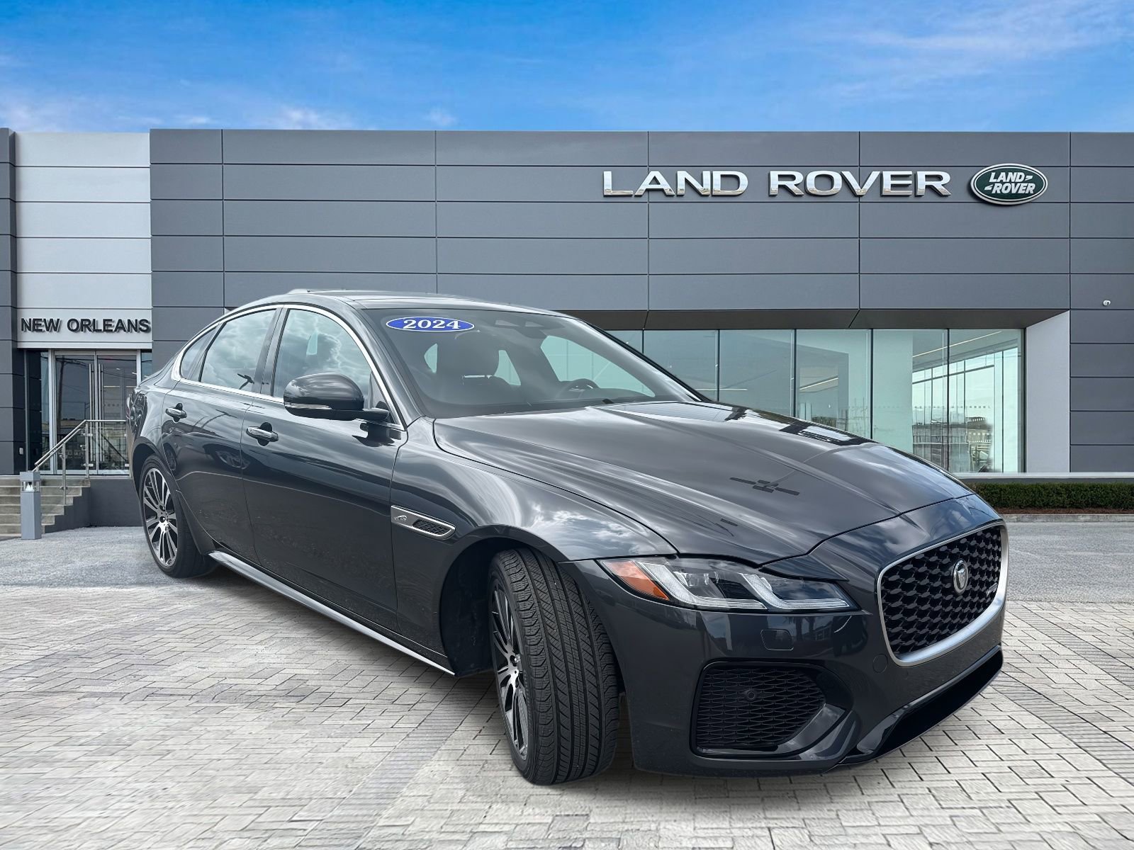 Used 2024 Jaguar XF R-Dynamic SE image 5