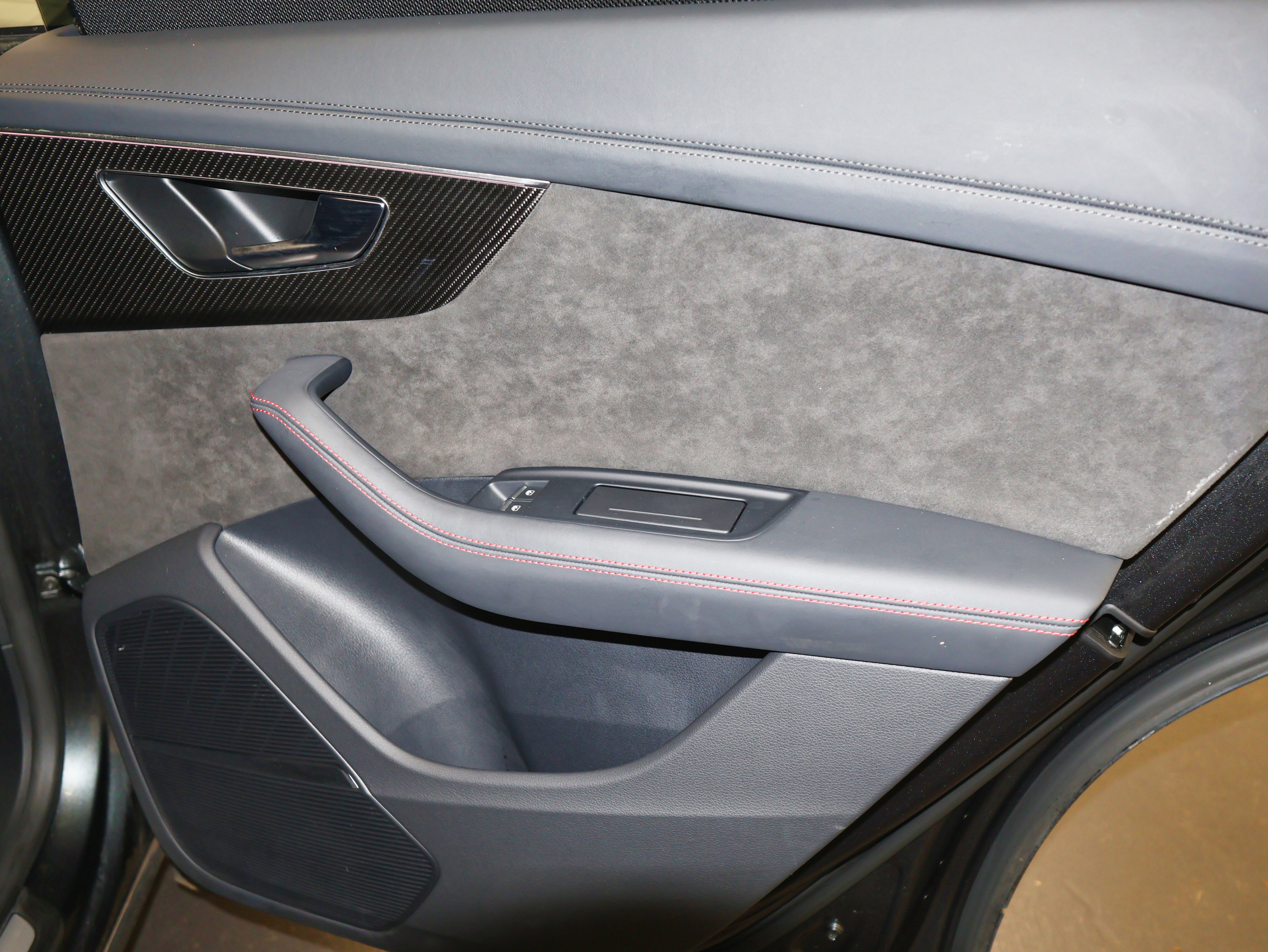 Used 2022 Audi RS Q8 w/ Black Optic Package image 59