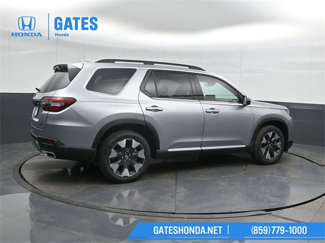 New 2026 Honda Pilot Touring image 3