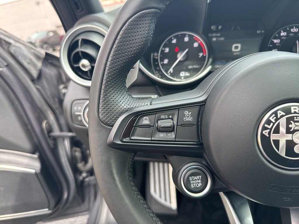 Used 2022 Alfa Romeo Giulia Veloce image 33