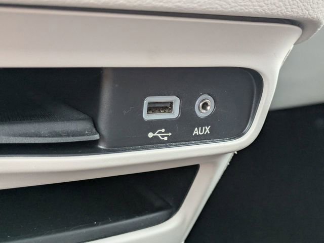 Used 2017 Chrysler Pacifica Touring Plus w/ Tire & Wheel Group FWD image 24
