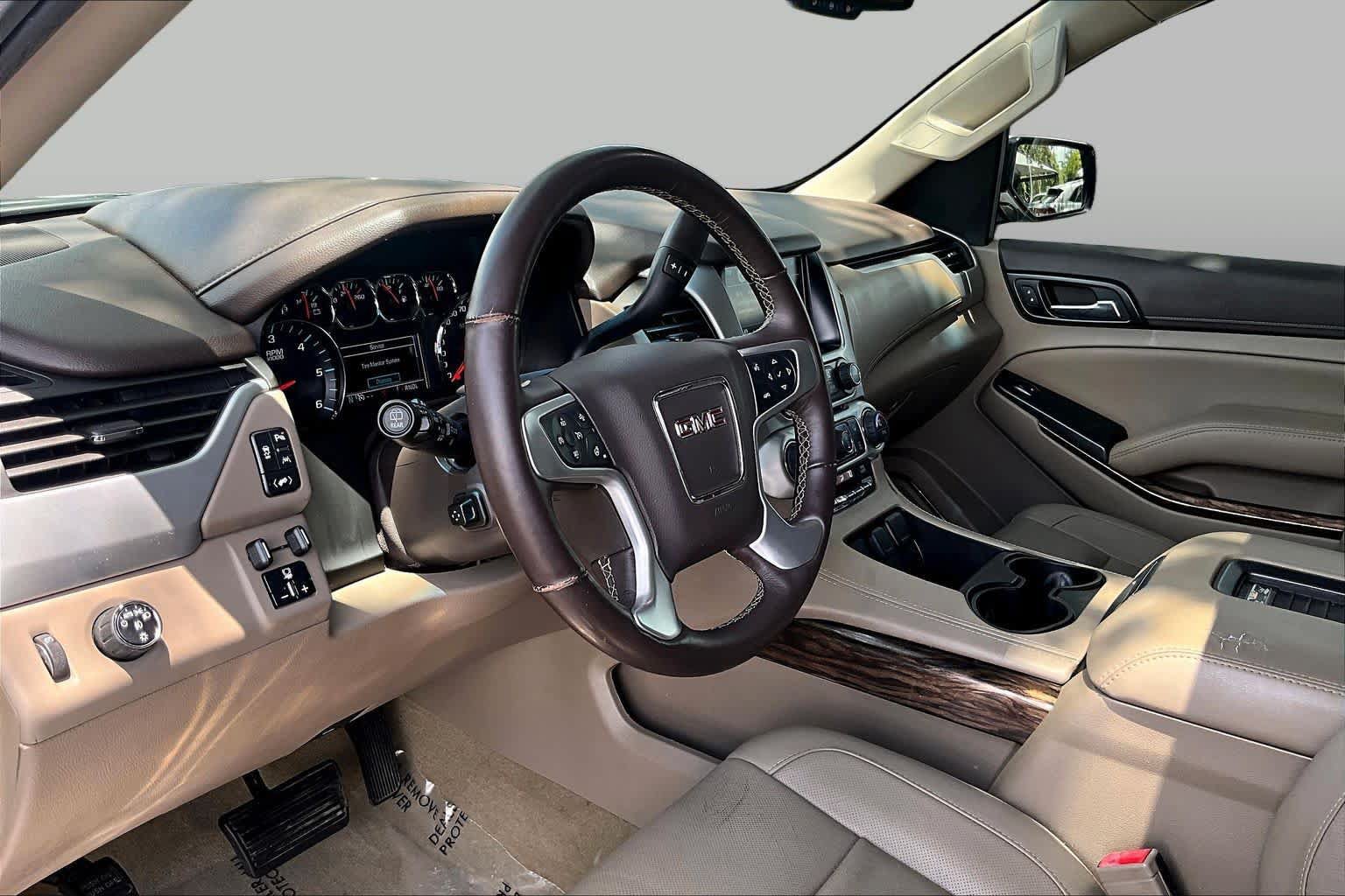 Used 2017 GMC Yukon XL SLT w/ Open Road Package RWD image 18