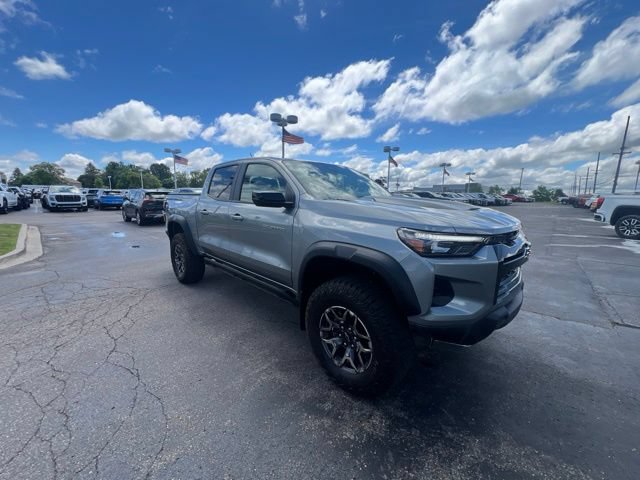 Used 2024 Chevrolet Colorado ZR2 w/ ZR2 Convenience Package III AWD/4WD image 3