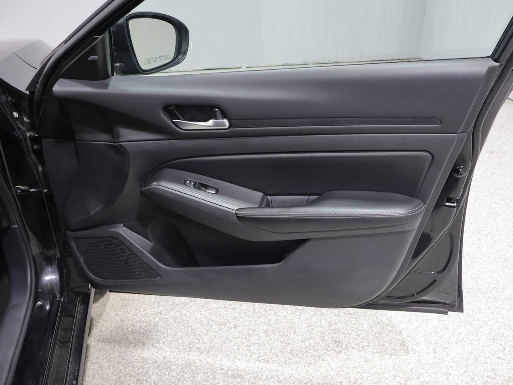 Used 2024 Nissan Altima 2.5 SV AWD/4WD image 22