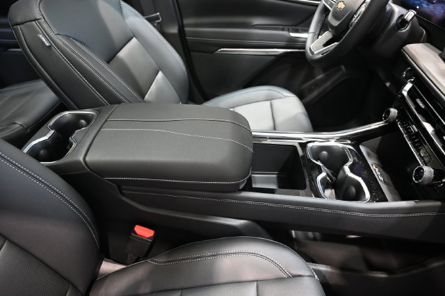 New 2027 Chevrolet Traverse LT w/ LPO, Floor Liner Package FWD image 20