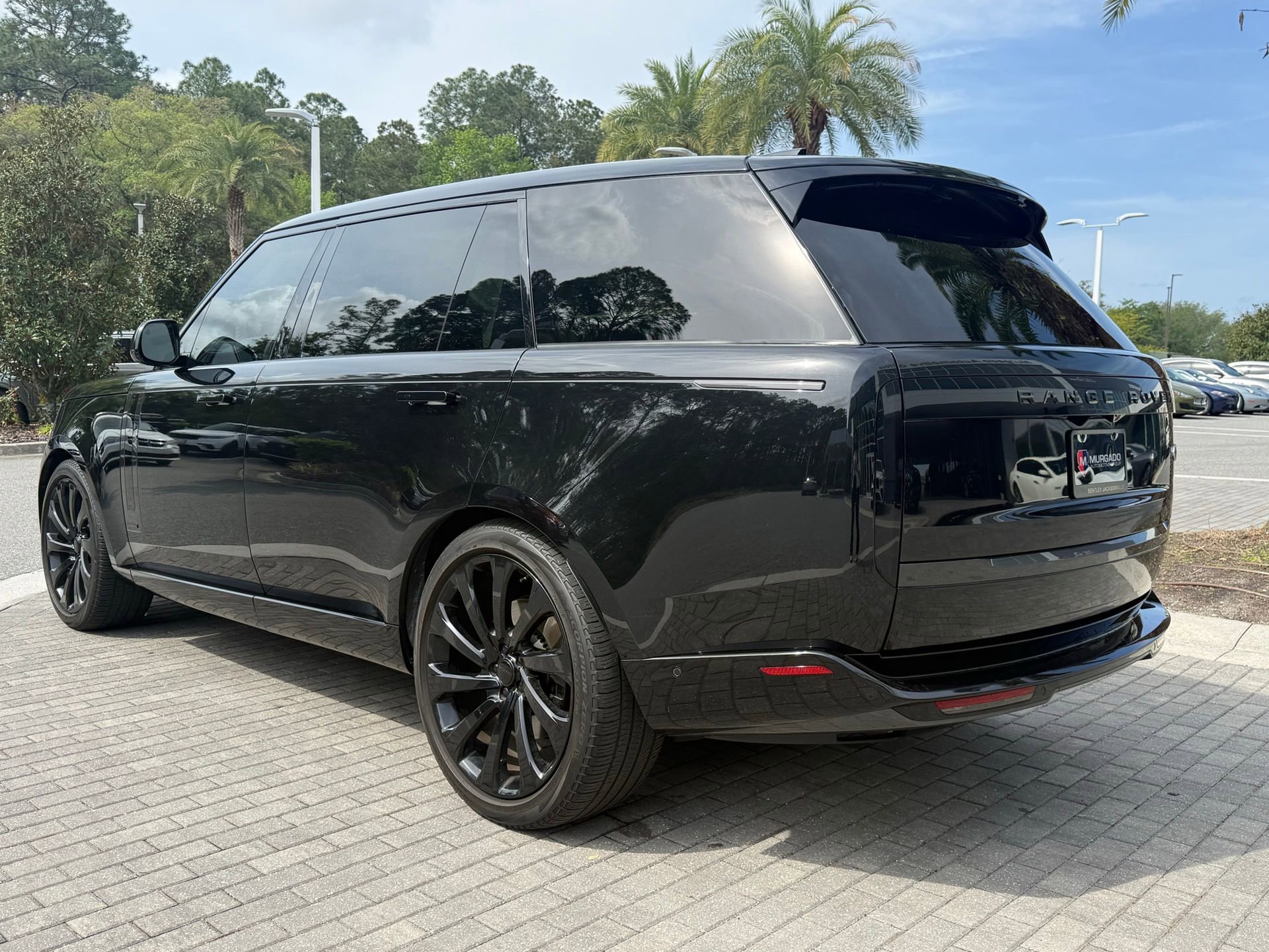 Used 2023 Land Rover Range Rover Long Wheelbase Autobiography image 9