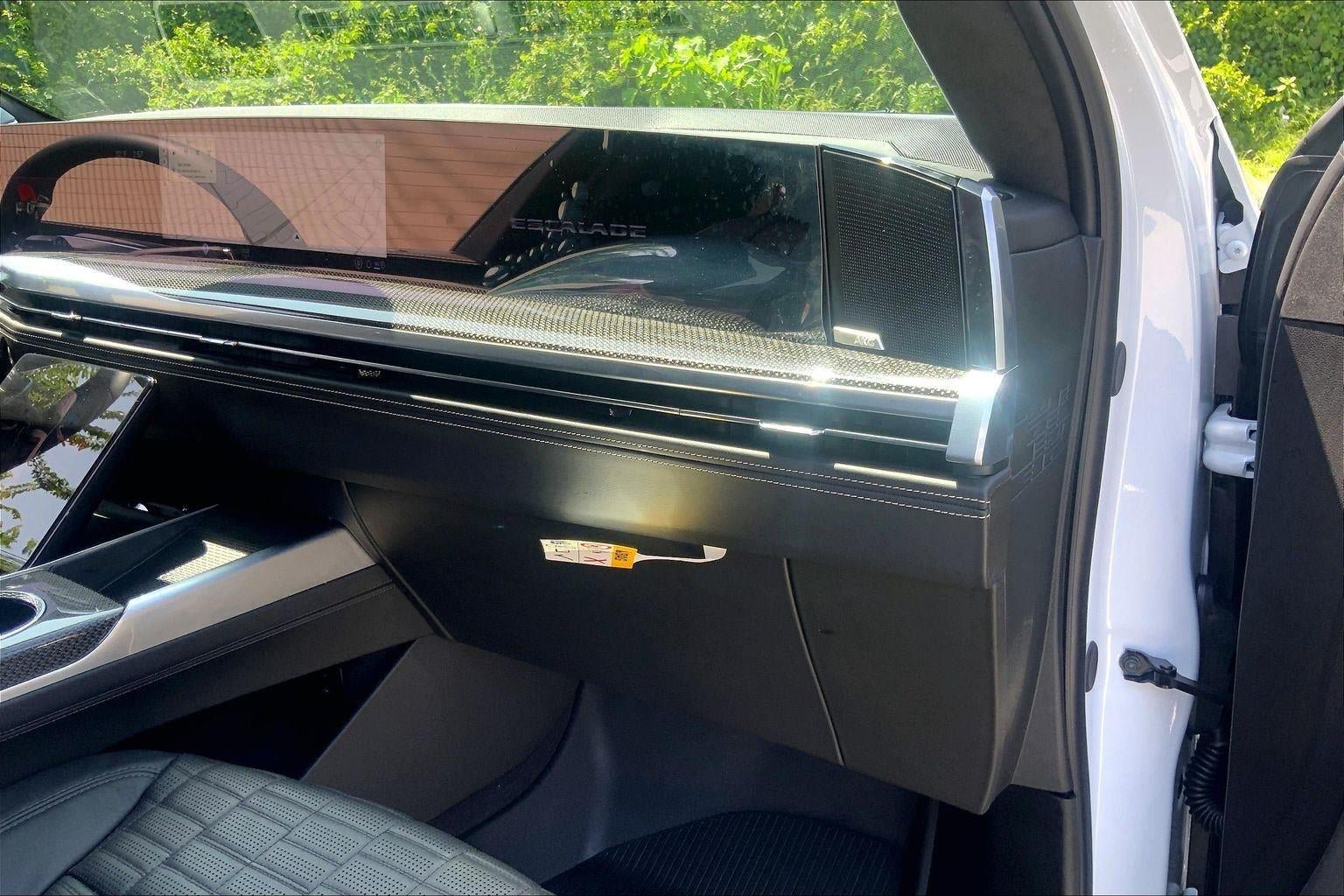 Certified 2026 Cadillac Escalade ESV V AWD/4WD image 17