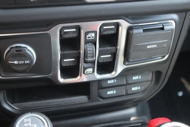Used 2024 Jeep Gladiator Sport w/ Premium Package AWD/4WD image 11