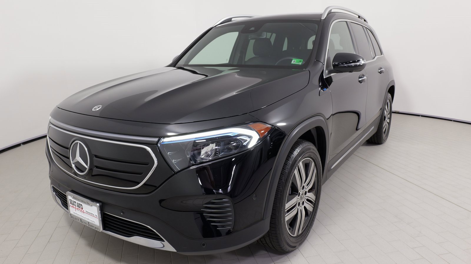 Used 2022 Mercedes-Benz EQB 300 4MATIC image 4