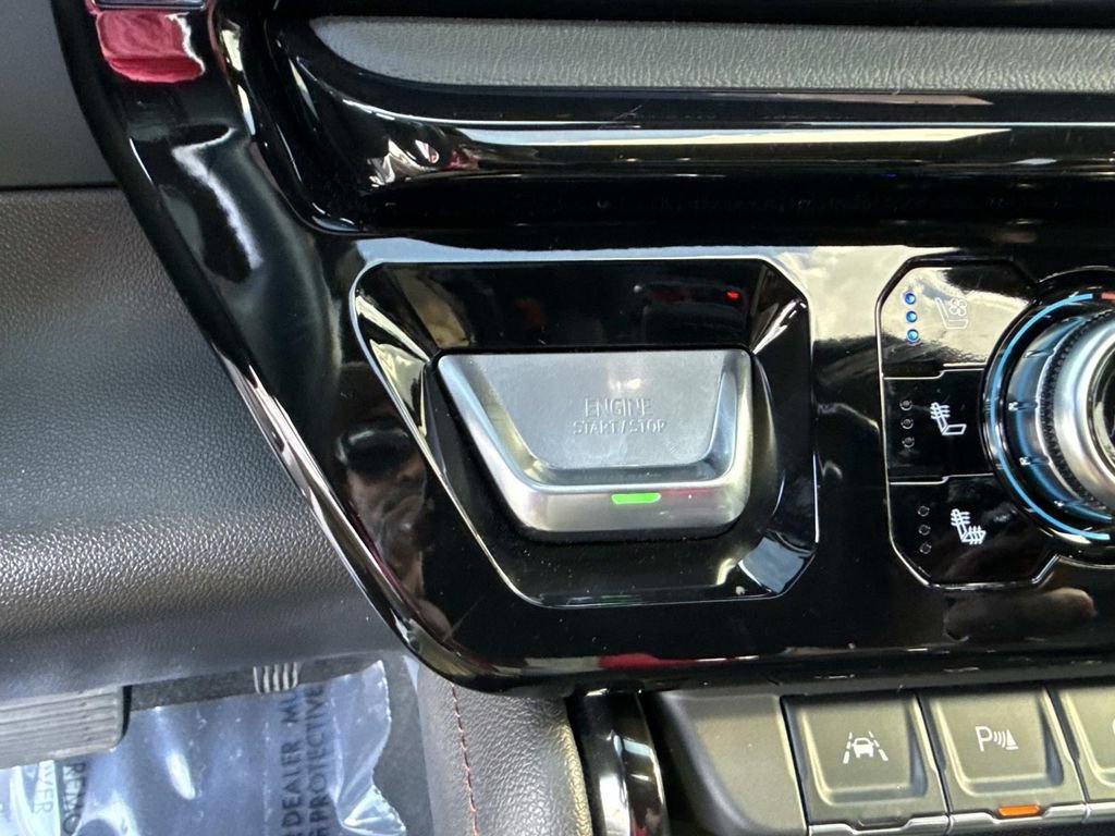 Used 2025 GMC Sierra 1500 AT4 w/ AT4 Premium Package AWD/4WD image 39