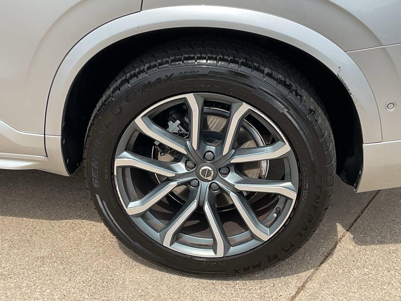 Used 2017 Volvo XC90 T6 Momentum w/ Vision Package image 8