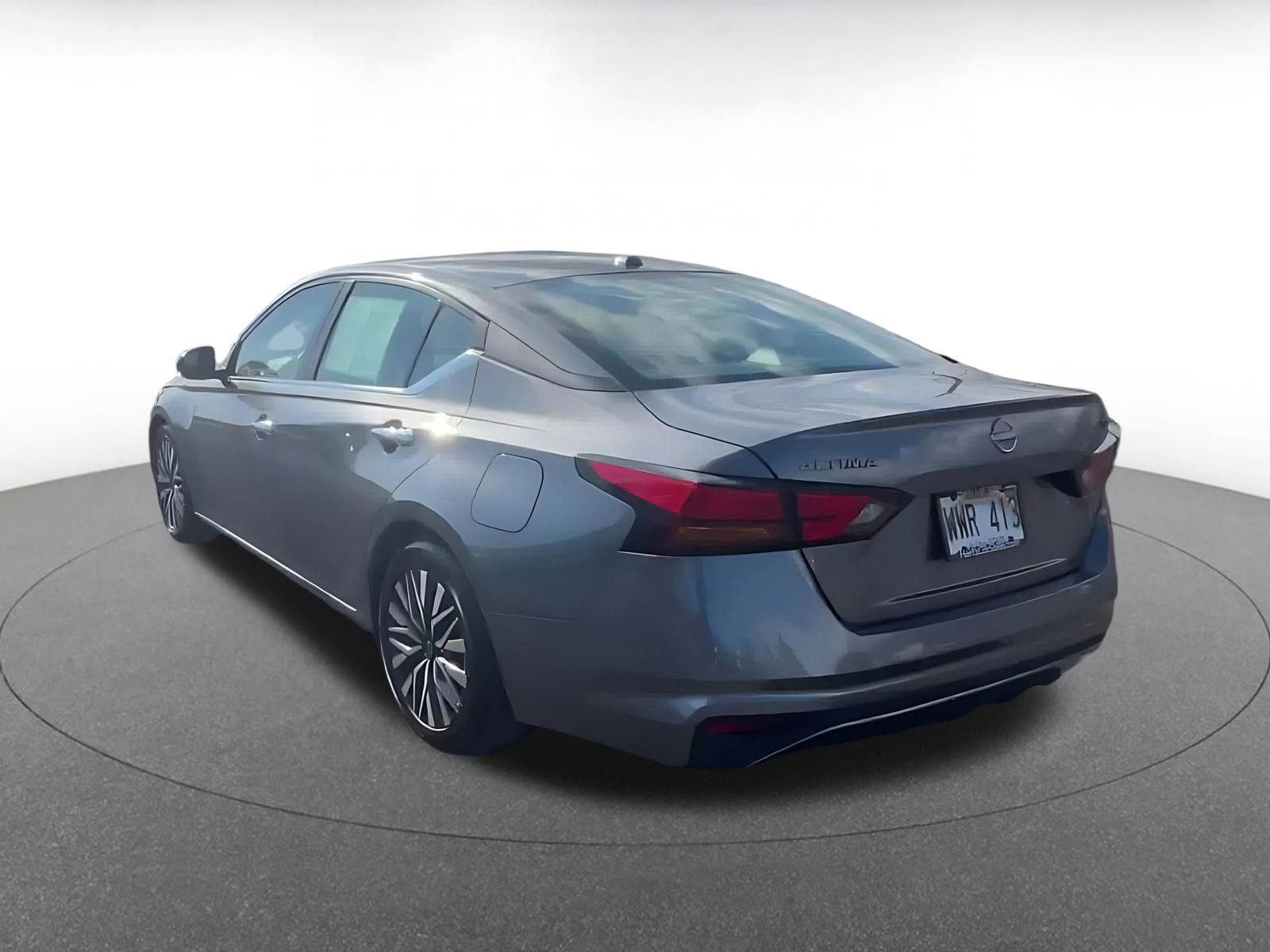 Used 2023 Nissan Altima 2.5 SV FWD image 11