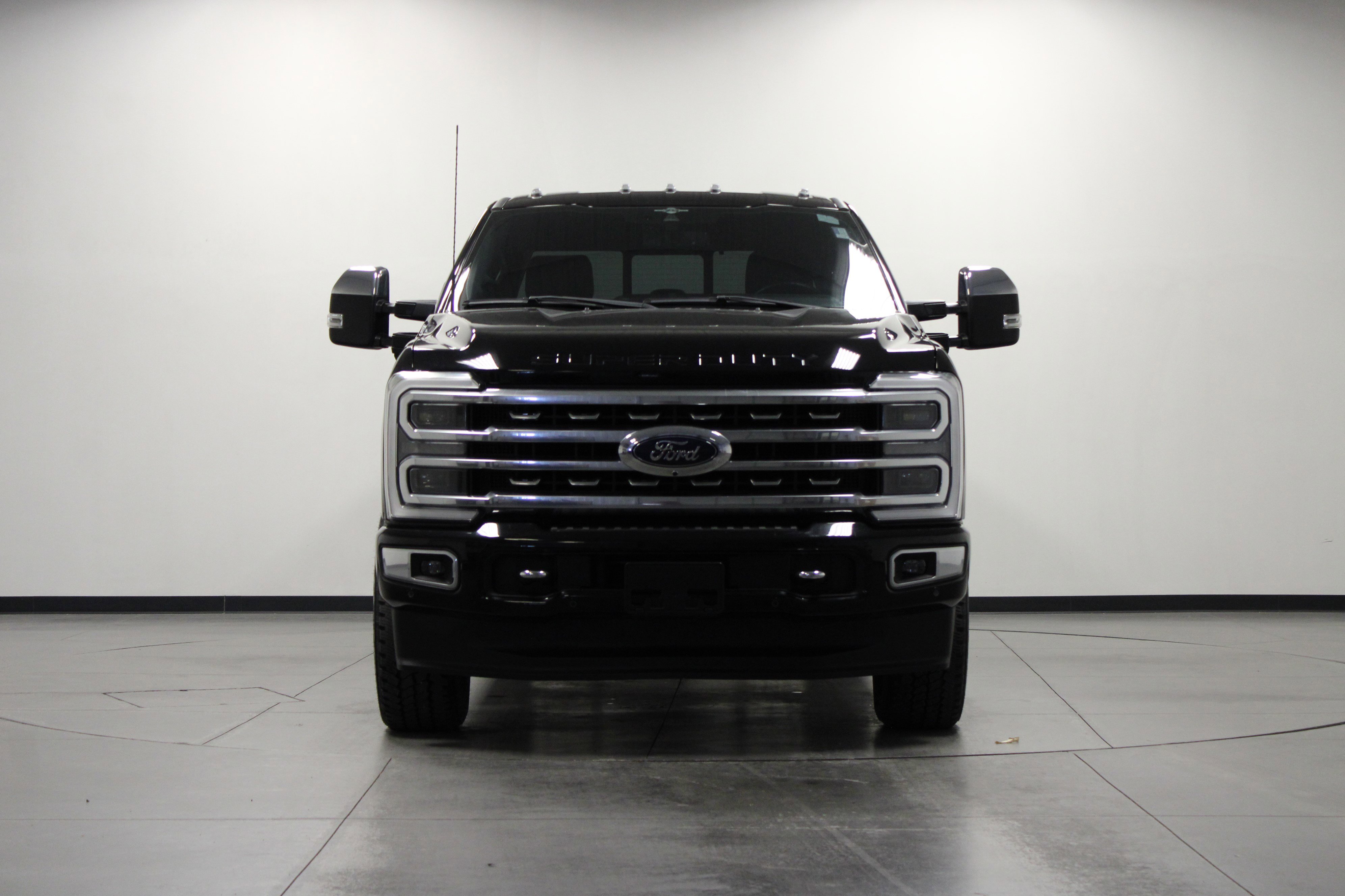 Used 2023 Ford F350 Platinum image 9