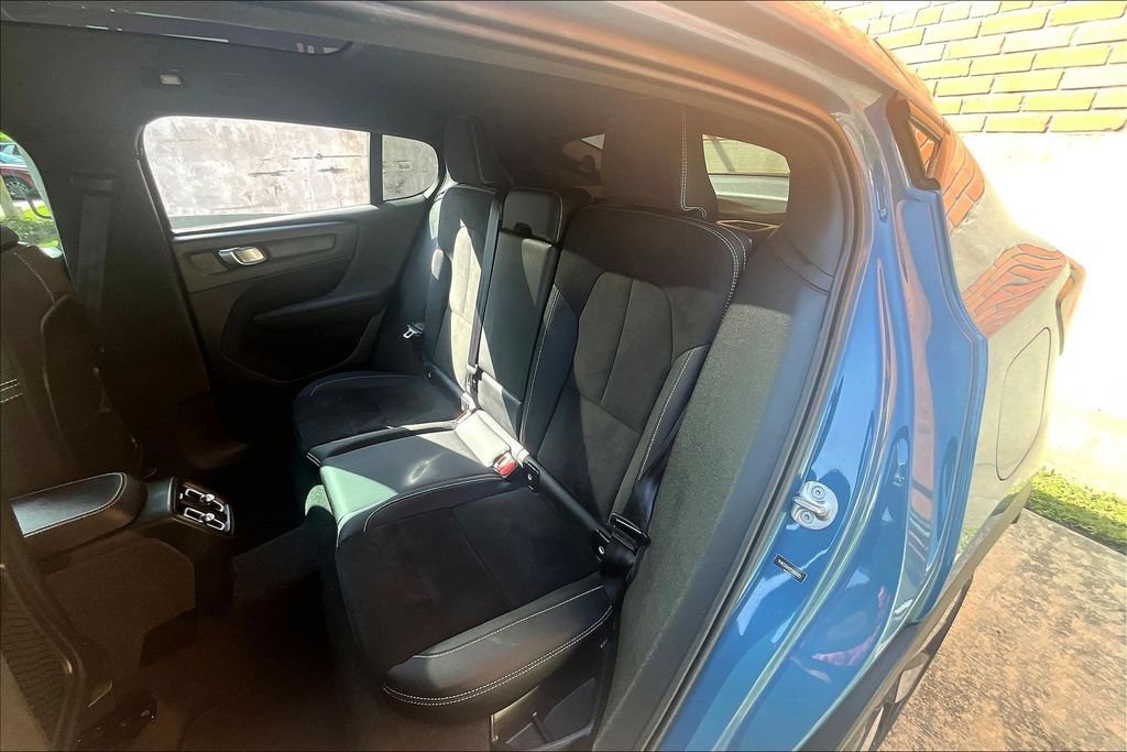 Certified 2023 Volvo C40 P8 Recharge Ultimate w/ Protection Package Premier AWD/4WD image 35