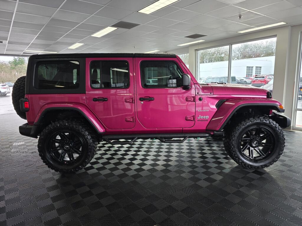 Used 2022 Jeep Wrangler Unlimited Sahara image 2